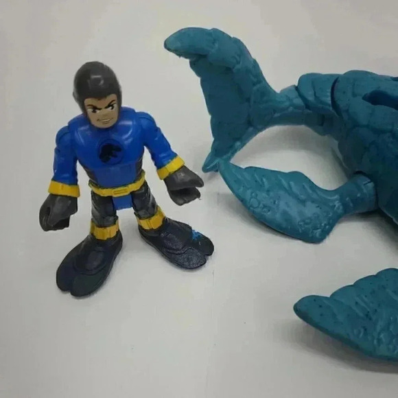 Jurassic Park Action Figures Lot of 3: Damaged Blue, Mosasaurus, and Human - Picture 2 of 11